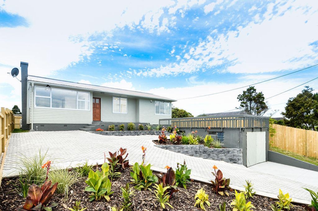 Property value 17 Waione Avenue, Te Atatu Peninsula realestate.co.nz