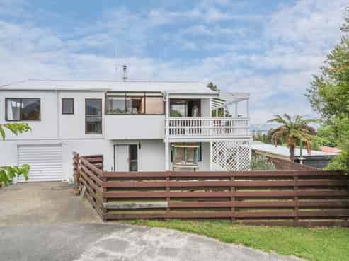 2/27 Kotare Street, Hilltop