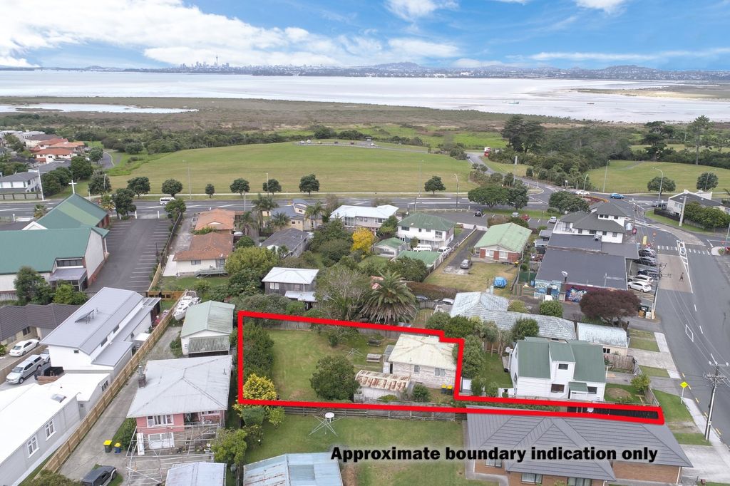 Property value 3 Gloria Avenue, Te Atatu Peninsula realestate.co.nz