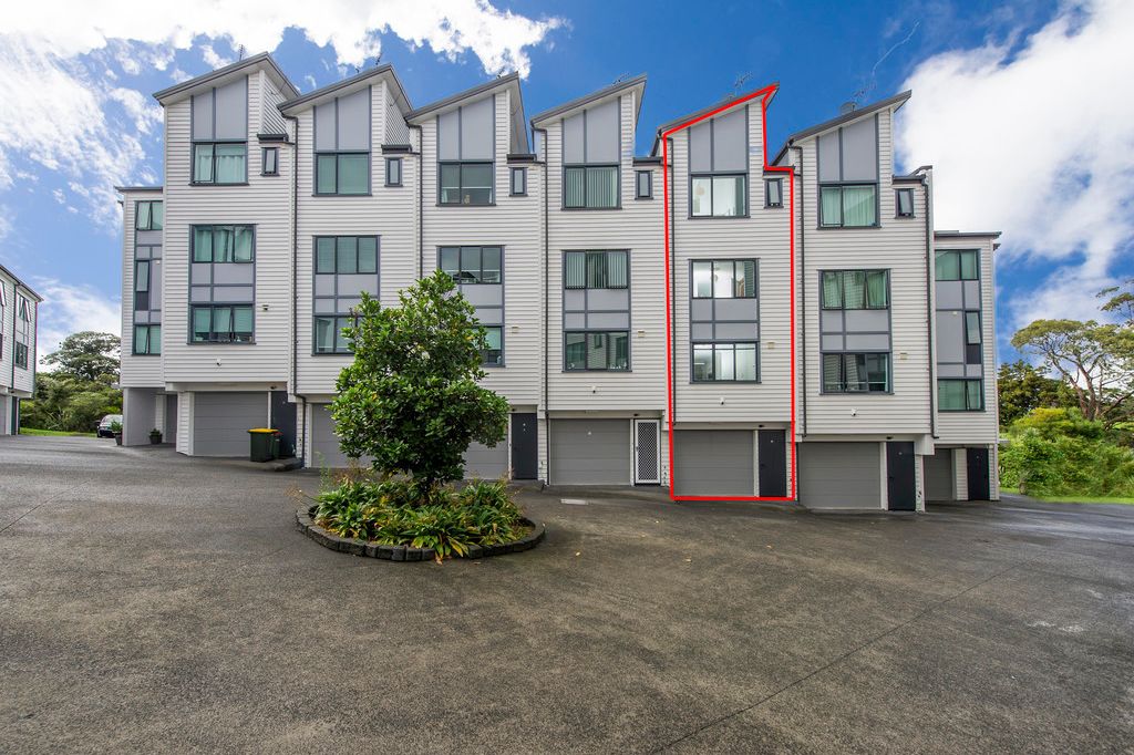 Property value 76 Norwood Drive, Flat Bush realestate.co.nz