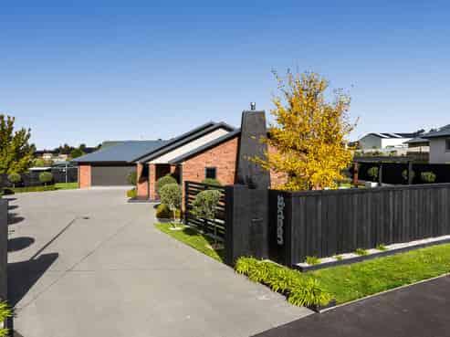 16 Holyport Close, Fairfield