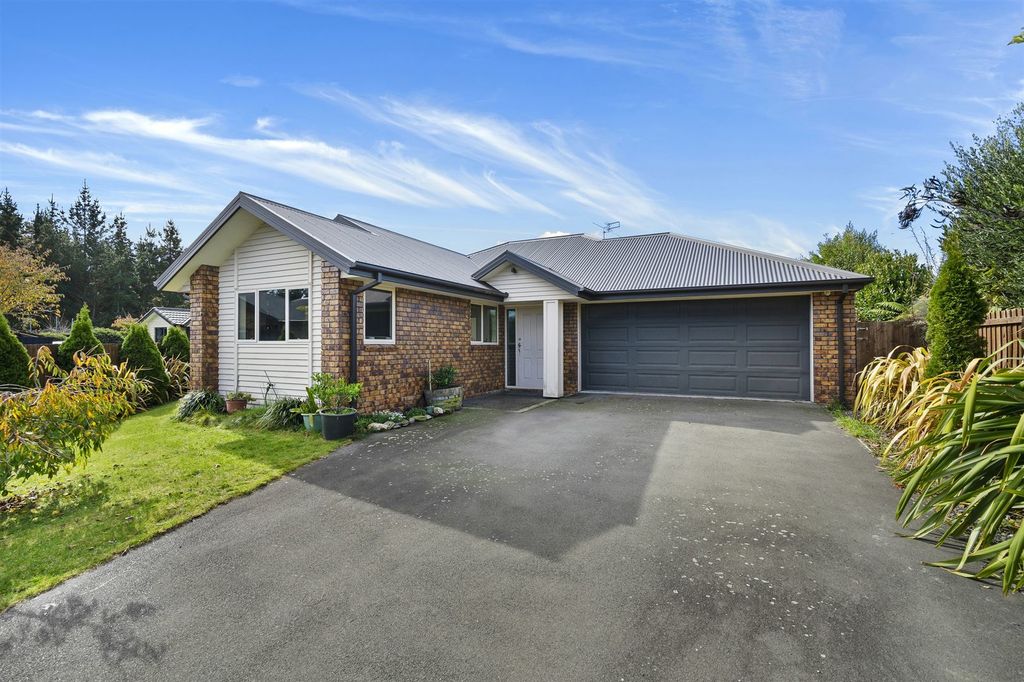 Property value 8 Orewa Close, Parklands realestate.co.nz