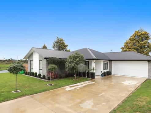 1/11 Errol Close, Burbush