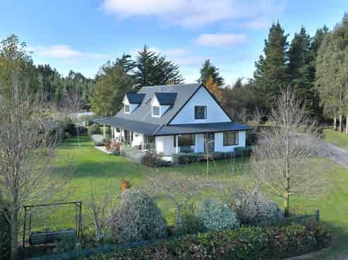 723 Springbank Road, Cust