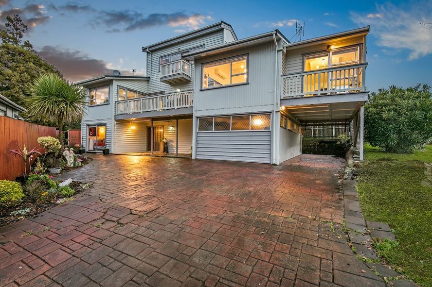 Property value 353 Royal Road, Massey realestate.co.nz