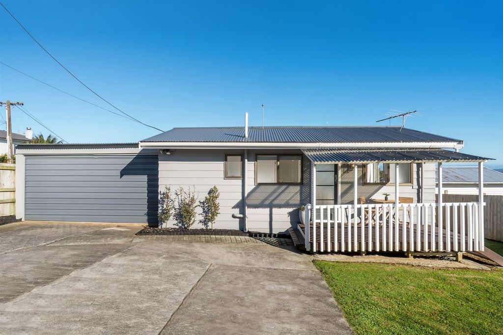 Property value 18A Glenfield Road, Birkenhead realestate.co.nz