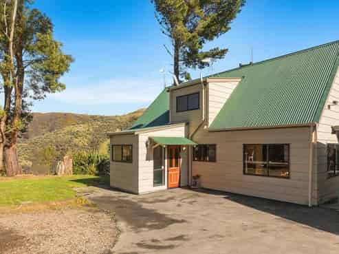 20 Moon Ridge Road, Moonshine Valley