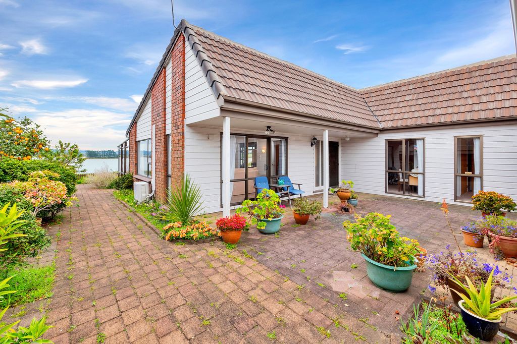 Property value 124 Carnoustie Drive, Wattle Downs realestate.co.nz