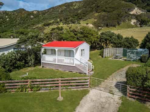 879A Mataikona Road, Mataikona