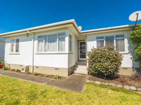 51 Oxford Road, Springvale