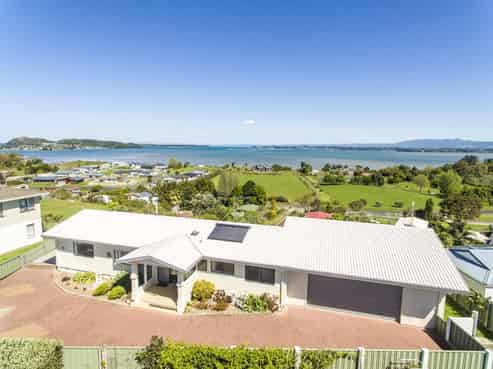 14 Adela Stewart Drive West, Athenree