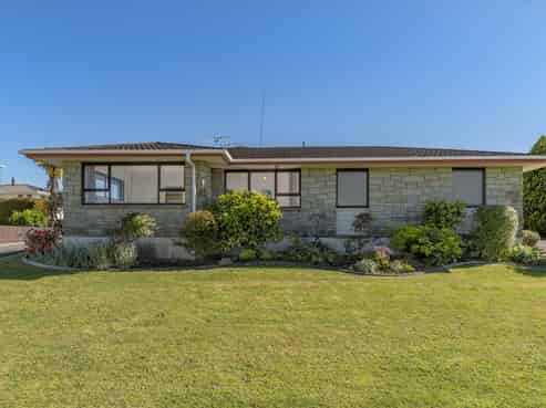 13 Cooneys Drive, Matua