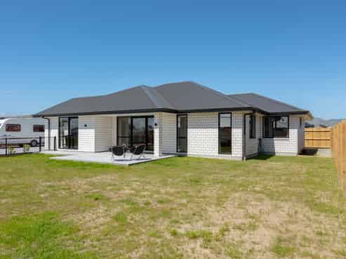 11 Harvard Road, Burleigh