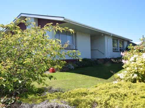 16 Paisley Street, Kew