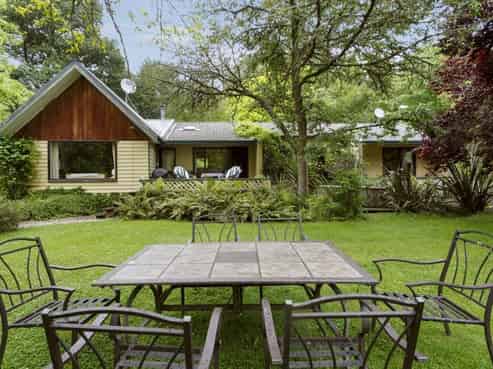 615 River Road, Broadlands Forest