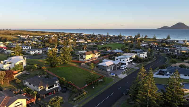 9 Ocean View Road, Coastlands