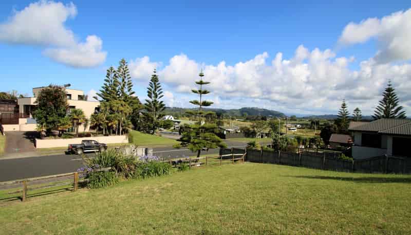 9 Ocean View Road, Coastlands