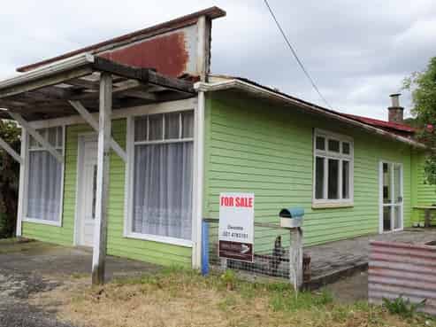 737 Taylorville Road, Taylorville