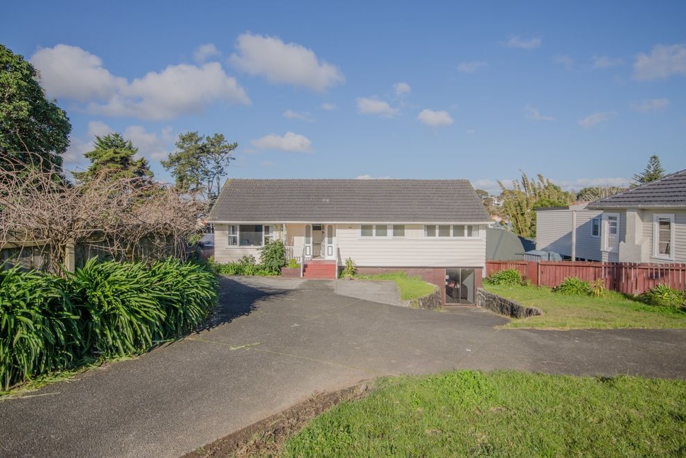 For sale 1514 Dominion Rd Extension, Mount Roskill realestate.co.nz
