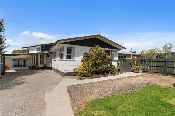 Property value - 28 Allington Road, Massey - realestate.co.nz