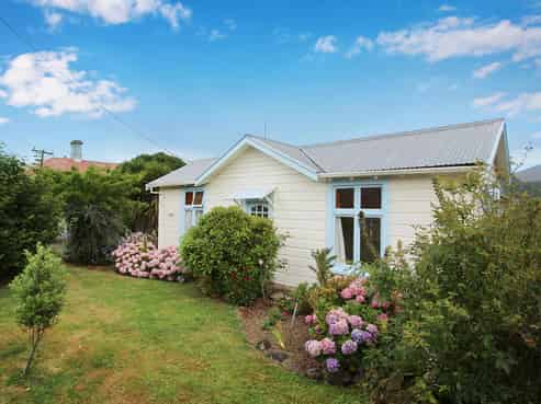 8 Bellevue Place, Port Chalmers