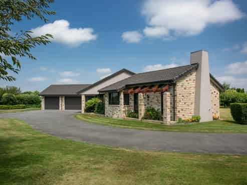 29 Silk Road, Okauia