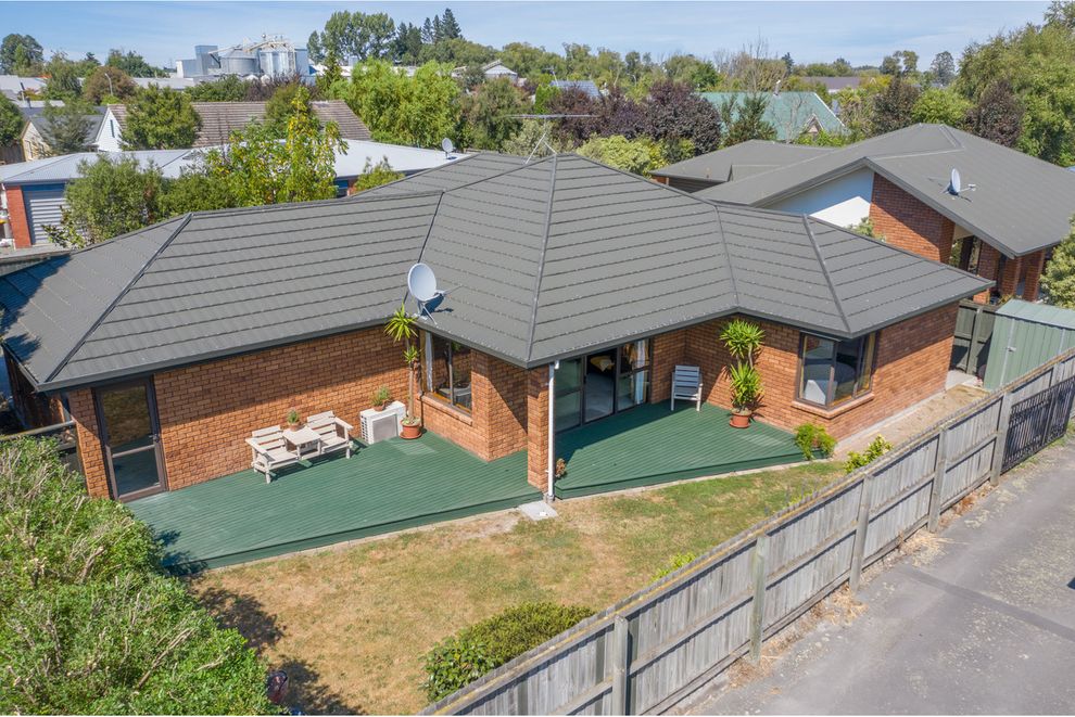 For sale Solid Stand alone Townhouse in top location