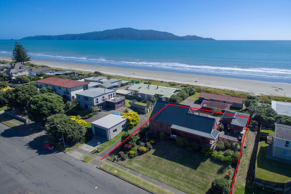 For sale Waikanae Beach RV 950,000 PBN realestate.co.nz