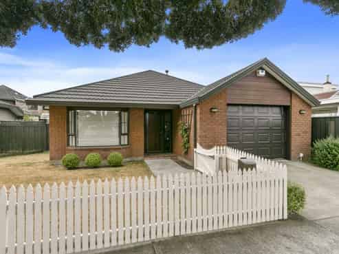 2/5 Birch Street, Central Hutt