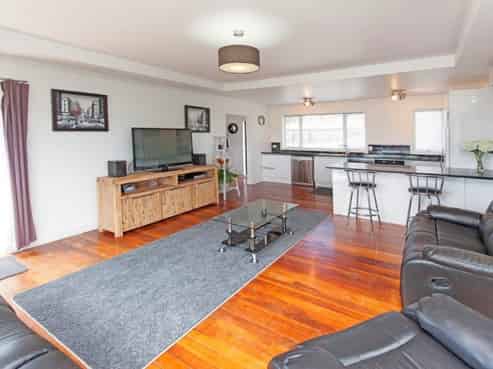 5 Hiwi Crescent, Stanmore Bay