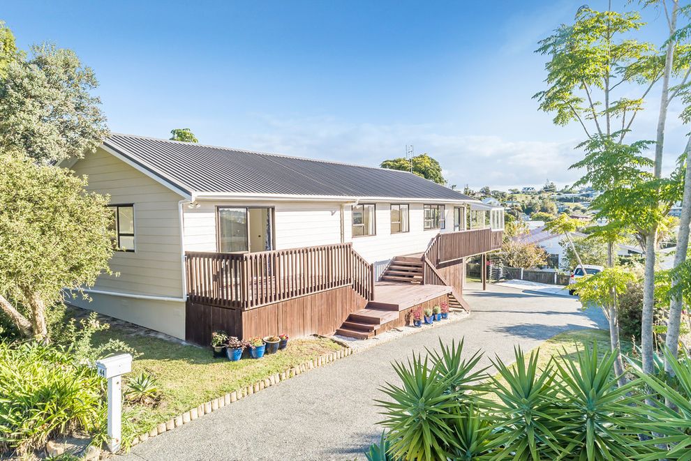 For rent Large 4 bedroom home in Snells Beach realestate.co.nz