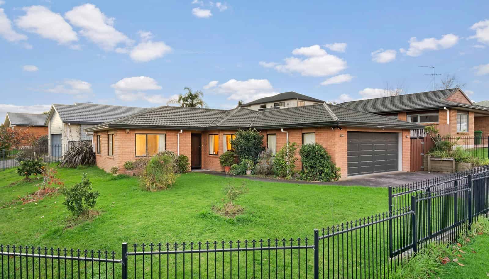 Property value 25 Medvale Avenue, Flat Bush realestate.co.nz