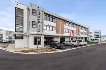 Prime retail units on Apollo Square