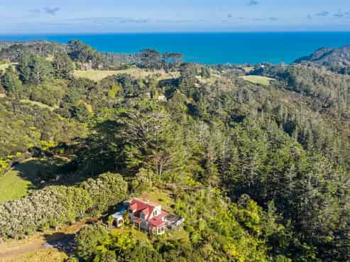 156 Lone Kauri Road, Karekare