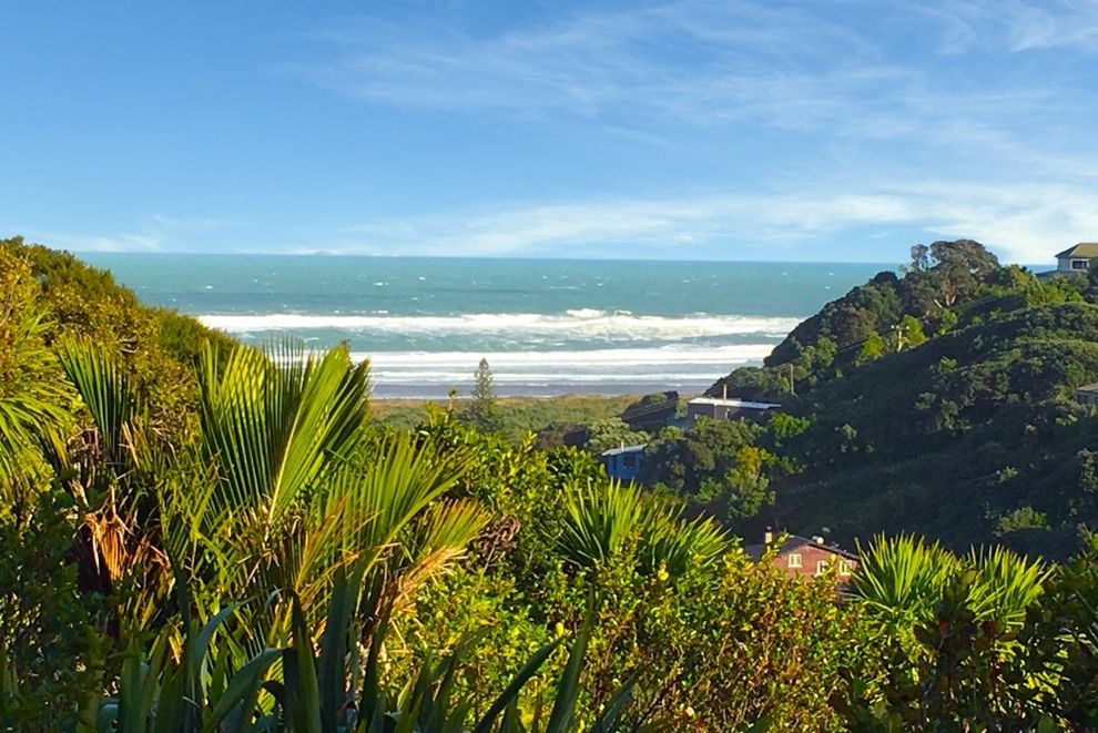 For sale 111 Garden Rd, Piha realestate.co.nz