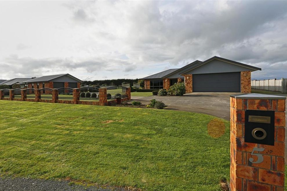 For sale 5 Larlin Drive, Hawera realestate.co.nz