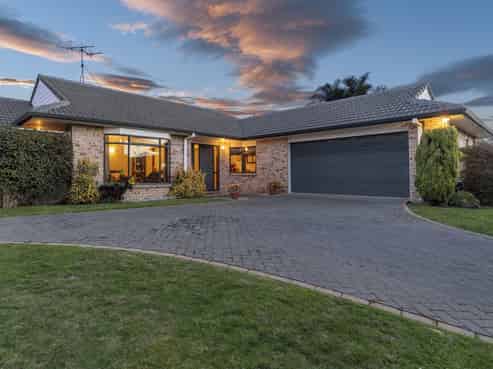 42 Manor Park Drive, Pyes Pa