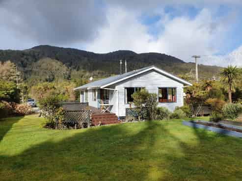 34 Oxford Street, Taylorville