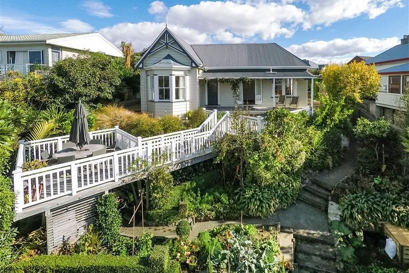 For rent Stunning Villa on the Hill with views - realestate.co.nz