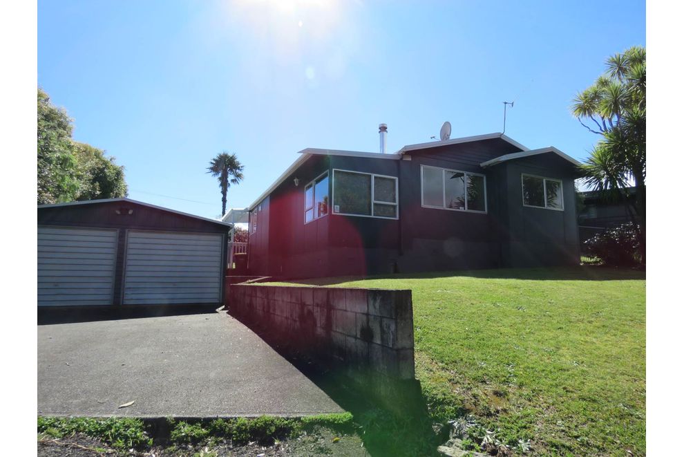 For rent Glenbrook Beach Move In For Summertime realestate.co.nz