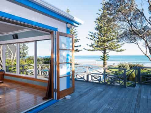 12 Makorori Beach Road, Pouawa