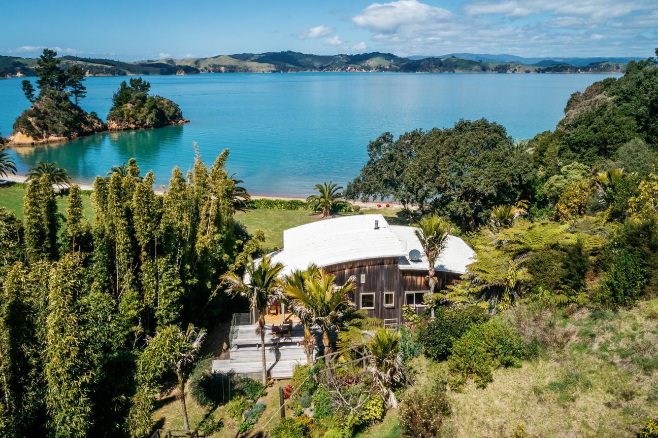 For sale 92 Cowes Bay Road, Waiheke Island realestate.co.nz