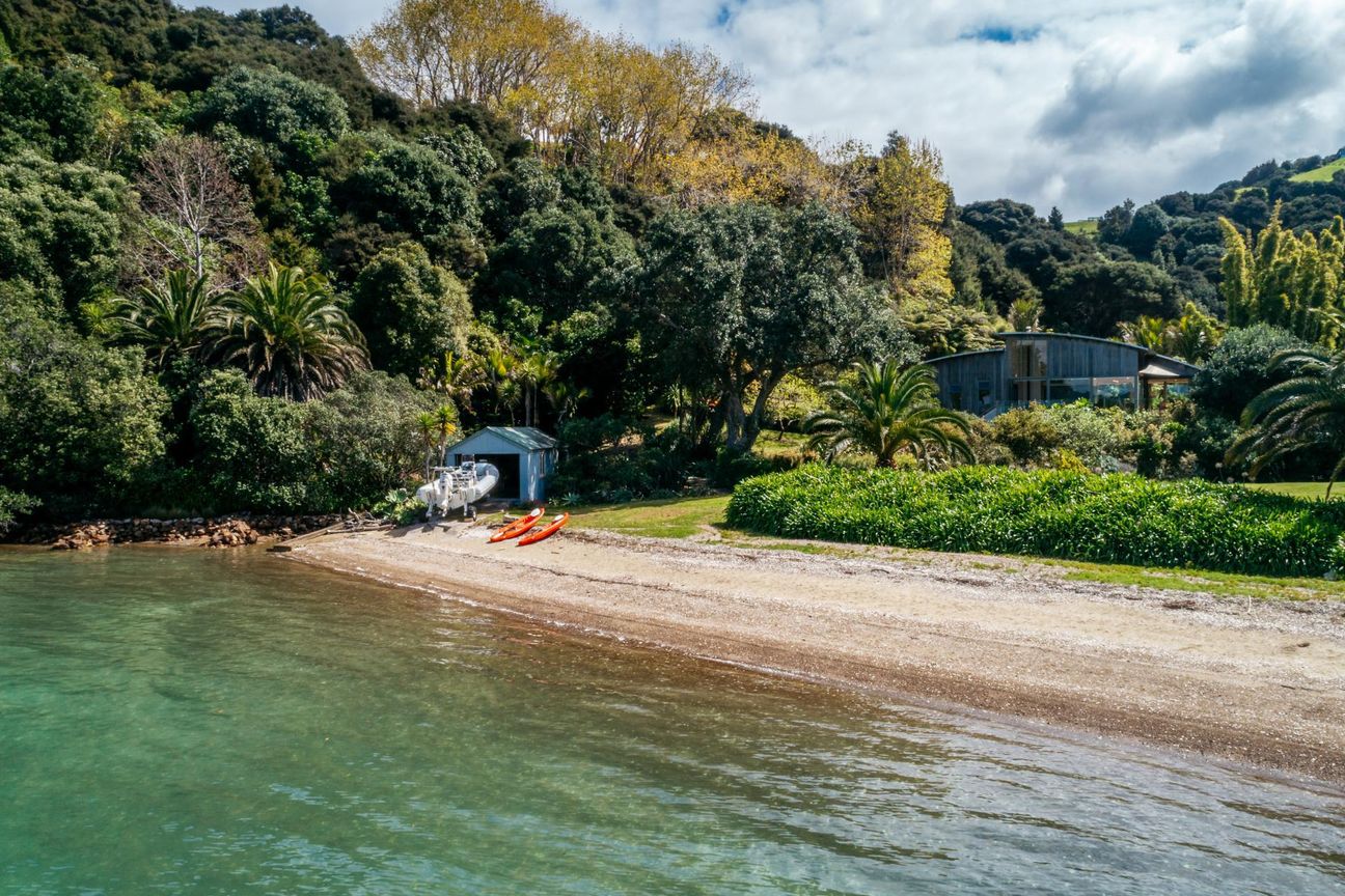 For sale 92 Cowes Bay Road, Waiheke Island realestate.co.nz