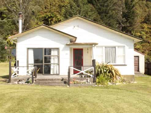 50 Neighbours Street, Waimangaroa