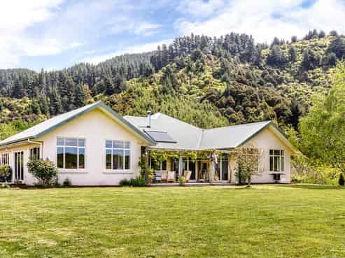 42 Lloyd Valley Road, Thorpe