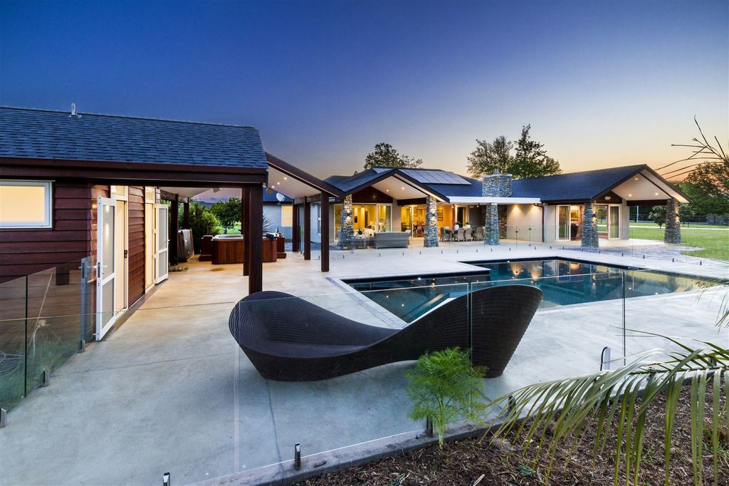 Property value 8 Jelas Drive, Riverhead realestate.co.nz