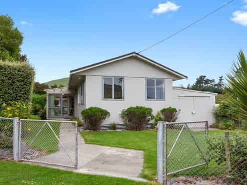 5 Lewis Crescent, Domett
