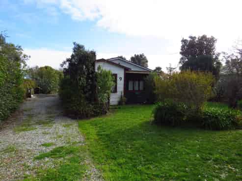 9 Main Road, Hector