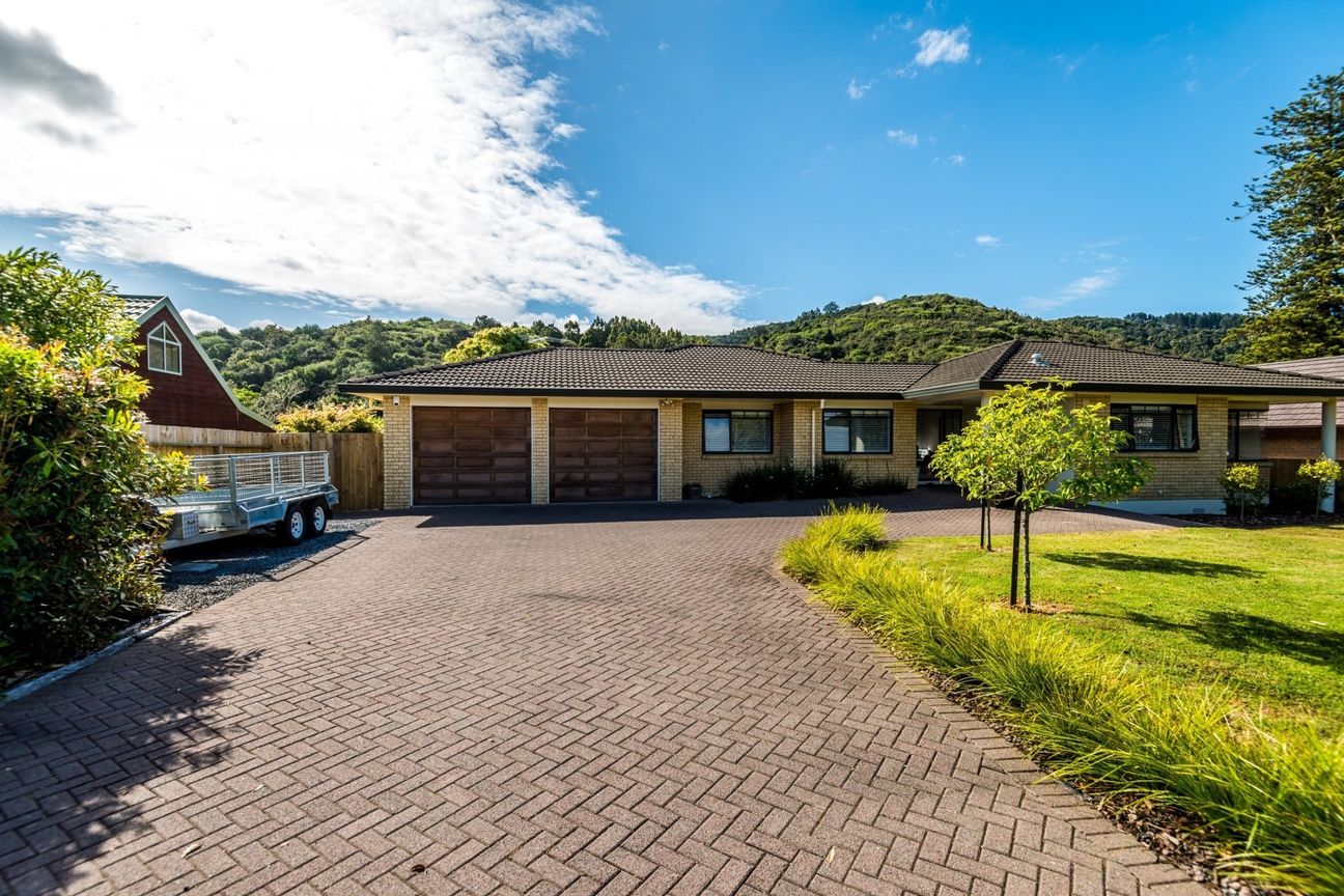 For sale Premium Family Lifestyle in Clevedon realestate.co.nz