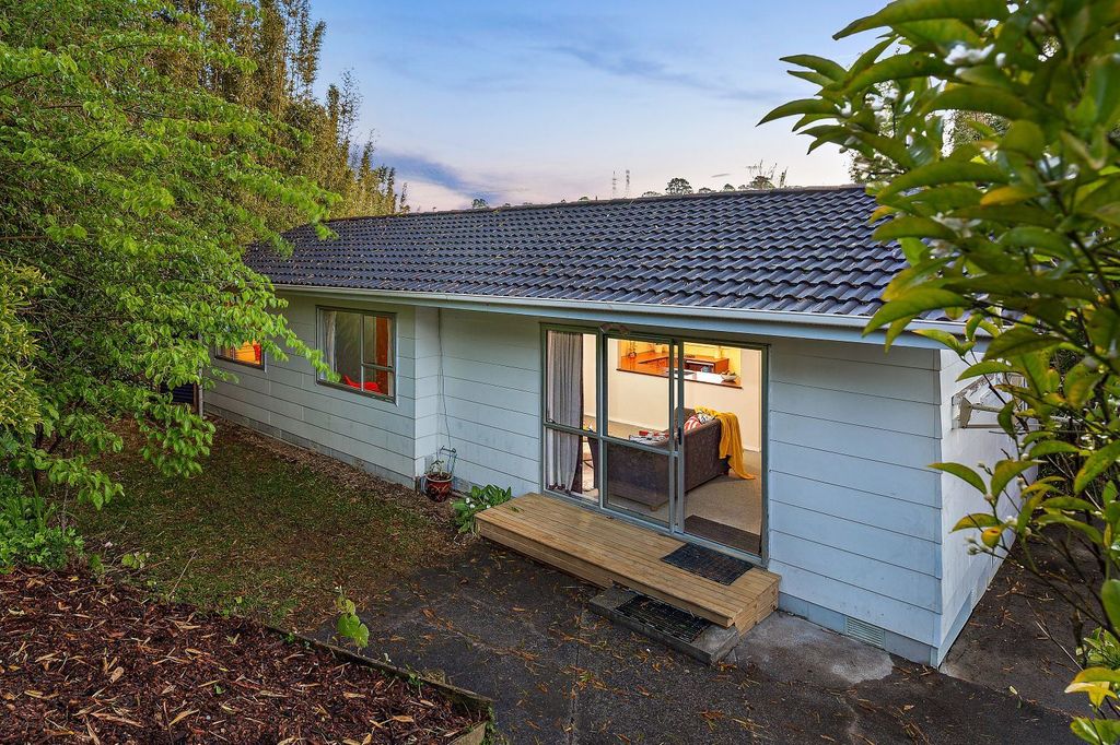 Property value 4 Cedar Heights Avenue, Massey realestate.co.nz